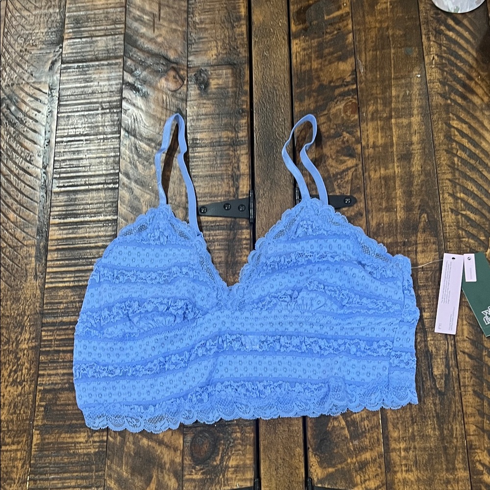 Wild Fable blue Bubble Lace
Cropped Bralette
Adjustable Strap pullover